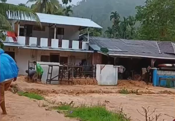 Banjir Bandang, Ratusan Warga Pasar Lalang Padang Dievakuasi