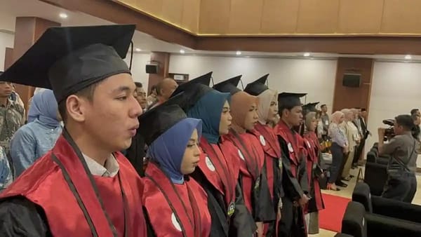 Wisuda Perdana,Polimerz Kukuhkan 9 Lulusan Ahli Teknologi Bank Darah