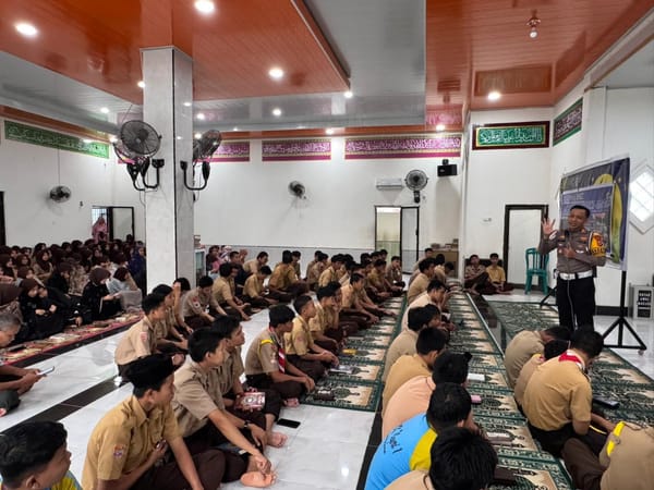 Hari ke-12 Ops Keselamatan Pallawa 2026: Sat Lantas Polres Parepare Berikan Edukasi Etika Berlalu Lintas bagi Pelajar di SMK Negeri 1 Parepare