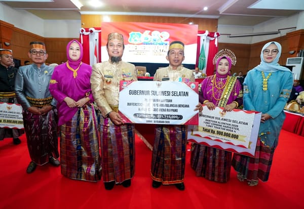 Kado Peringatan 682 Tahun Kabupaten Sidrap,Gubernur Sulsel serahkan bantuan keuangan 15 Milyar Rupiah.