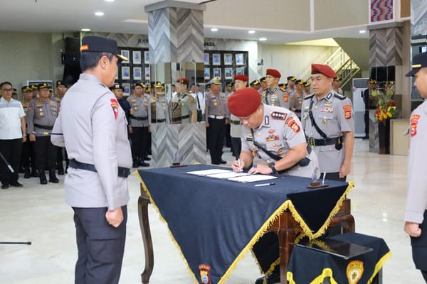 Kapolda Sulsel Pimpin Sertijab Dirreskrimsus dan Dirresnarkoba Polda Sulsel