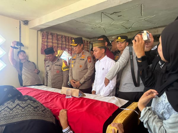 Kapolda Sulsel Kunjungi Rumah Duka Bripda Dirja Pratama di Pinrang, Pastikan Penanganan Kasus Secara Transparan