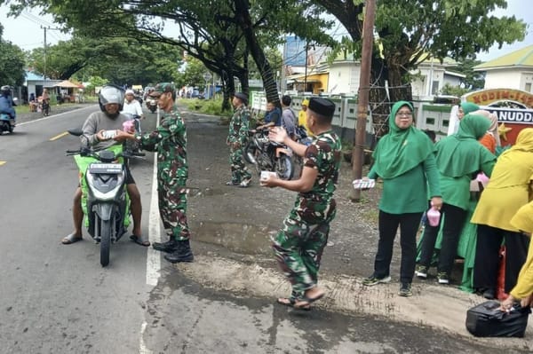 Tebar Berkah di Ujung Senja,Koramil 1425-02 / Bangkala,Hadirkan Senyum Ramadhan Untuk Warga