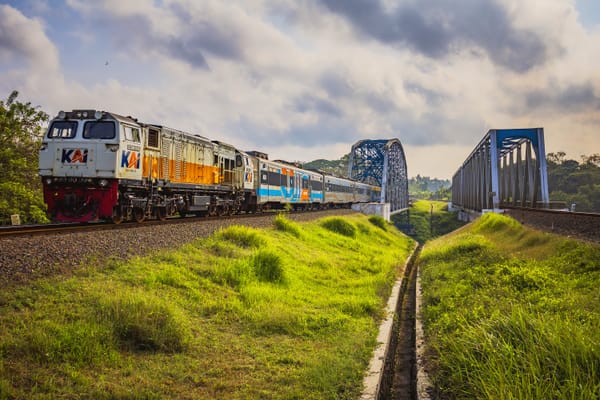 14 Kereta Api Sempat Berhenti Usai Gempa, KAI Pastikan Perjalanan Amanl