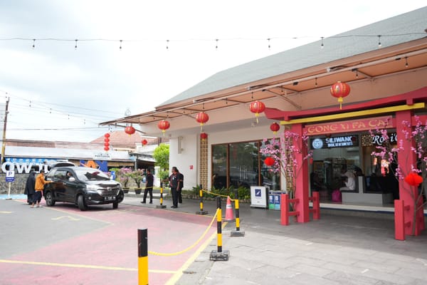 Nuansa Imlek Warnai Stasiun KAI Daop 5