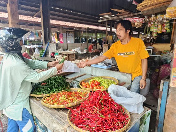 Harga Kebutuhan Pangan di Pasar Segamas Purbalingga Jelang Ramadan Mulai Naik