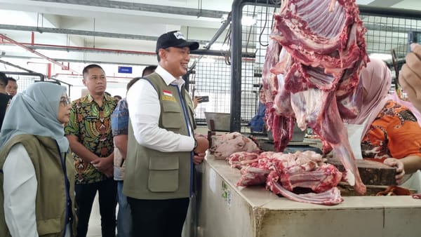 Dirut BULOG Pastikan Harga Sembako Stabil Jelang Ramadan Pantau Langsung Pasar Johar dan Kanjengan