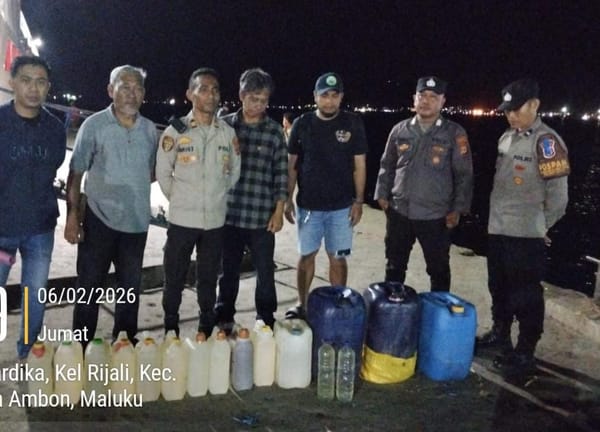 Gelar KRYD Polda Maluku Bersama Polsek KPYS Amankan Ratusan Liter Miras di Pelabuhan Slamet Riyadi Ambon