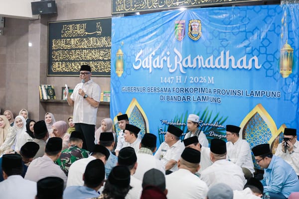 Safari Ramadhan : Gubernur Lampung Gelorakan Semangat Gotong Royong, Wagub Jihan Bukber Dengan Anak Yatim
