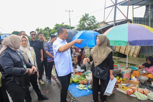 Blusukan di Pasar Gerung, Gubernur NTB Pastikan Harga Kebutuhan Pokok Terjangkau Selama Ramadan 1447 H
