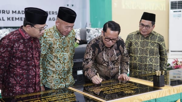 Sekjen Kemenag Resmikan Gedung RKB SBSN 2025 di Maluku Utara
