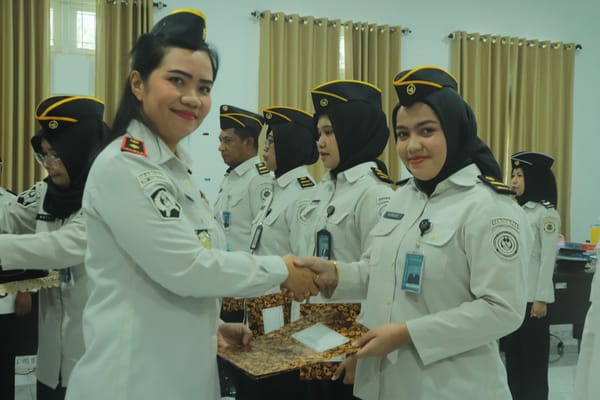 Lapas Perempuan Ternate Serahkan SK Penyesuaian Ijazah Kepada Sembilan Pegawai
