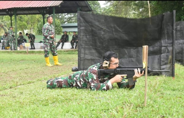 Asah Kemampuan Tempur, Kodim 1002/HST Gelar Latihan Menembak di Yonif 621/Manuntung