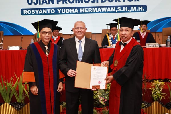 Kapolda Kalsel Irjen Pol Rosyanto Yudha Hermawan Raih Gelar Doktor