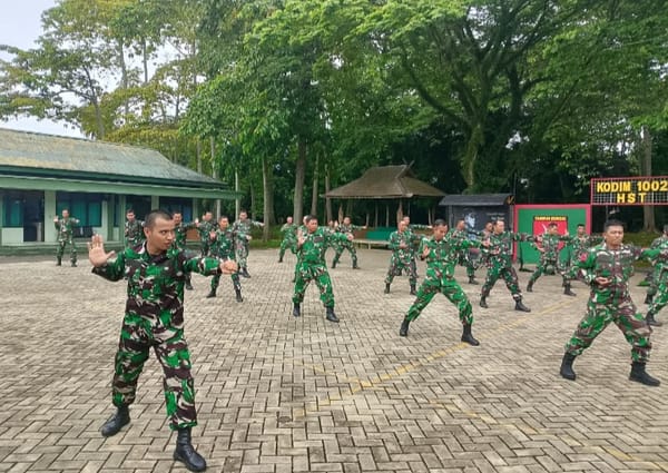 Latihan Pencak Silat Militer, Kodim 1002/HST Tingkatkan Kemampuan Bela Diri dan Fisik Prajurit