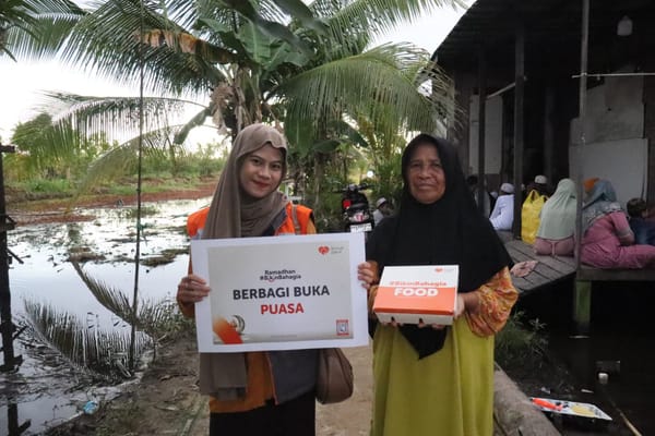 Rumah Zakat Salurkan 140 Paket Berbuka Puasa di Mushola Raudatul Jannah