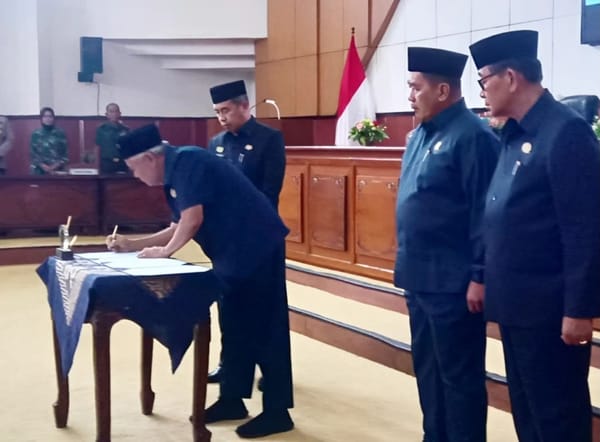 DPRD  Madiun Syahkan Dua Raperda Menjadi Perda