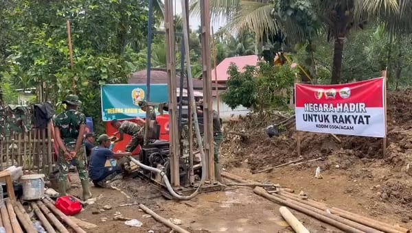 TNI Bangun Sumur Bor di Huntara Kayu Pasak Agam, Air Bersih Kembali Mengalir untuk Pengungsi