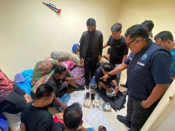 BNN Gerebek Rumah di Bukittinggi, Amankan Puluhan Paket Sabu Bermerek “Durian"