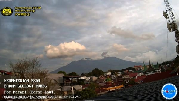 Dua Kali Erupsi Sehari, Gunung Marapi Semburkan Abu hingga 600 Meter.