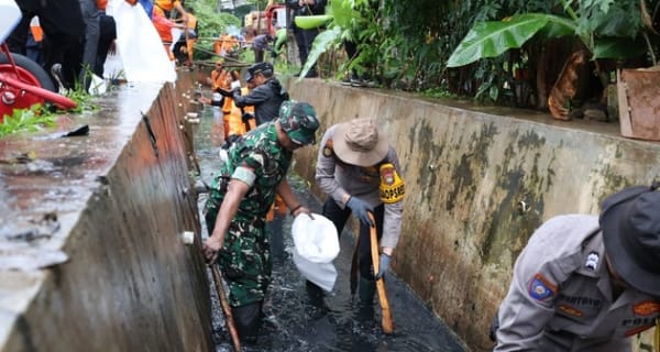 Forkompinda dan Masyarakat Cipinang Melayu Pulihkan Kali Sunter Jakarta Timur