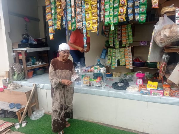 Kisah Warga Penghuni Huntara, Buka Warung untuk Dapatkan Penghasilan Tambahan