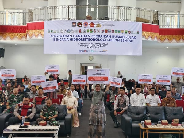 Menko PMK Serahkan Bantuan Stimulan Perbaikan Rumah Rusak, 52 Unit di Pasbar Terima Bantuan