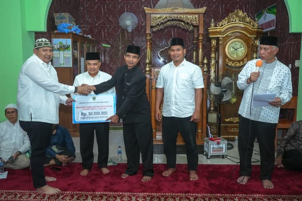 Safari Ramadan di Palembayan, Gubernur Mahyeldi Salurkan Bantuan dan Tegaskan Komitmen Pemulihan Pascabanjir