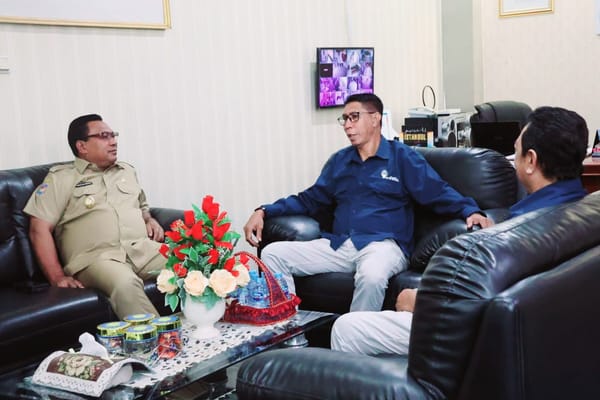 Wagub Maluku Abdullah Vanath Ungkap Perjalanan “Dari Kebun Pala ke Pelayanan Publik” di Podcast RRI