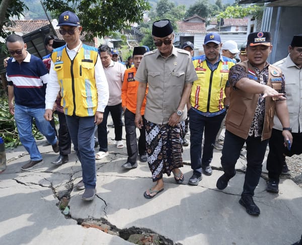 Menteri Dody Siap Dukung Pembangunan Huntara Bagi Warga Terdampak Tanah Bergerak di Tegal