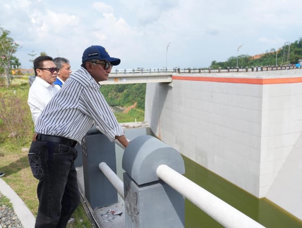 Sebelum Bendungan Lausimeme Terisi  Penuh Menteri Dody Pastikan Jembatan Akses Desa Rampung