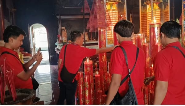 Perayaan Tahun Baru Imlek 2577 Kongzili di Vihara Adi Patma Jember Khidmat ​ dan Aman