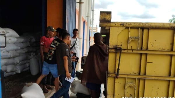 Polres Landak Kirim 5,6 Ton Jagung ke Bulog Pontianak, Dukung Ketahanan Pangan Nasional