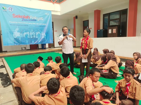 Peringati HPN, PWI Malang Raya Tanamkan Dasar Jurnalistik bagi Siswa Sekolah Rakyat