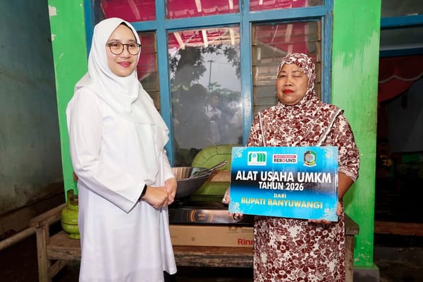 Salurkan Program Wenak, Bupati Banyuwangi Bantu Peralatan dan Modal Ribuan Warung Rakyat