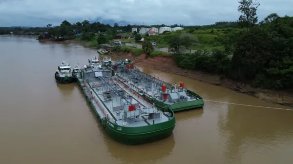 Pendangkalan Sungai Kapuas Hambat Pasokan BBM di Pedalaman Kalbar