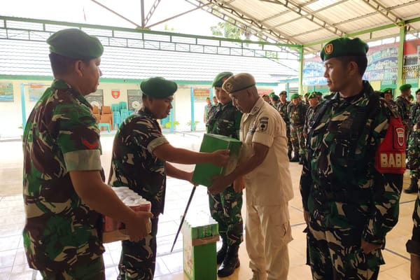 Dandim 1425/Jeneponto Serahkan Bingkisan lebaran Primkopad