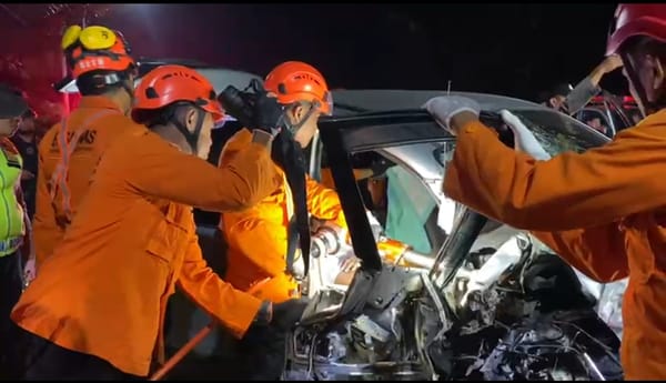 Basarnas dan Tim SAR Gabungan Evakuasi Korban Kecelakaan di Jalan Daendels Purworejo