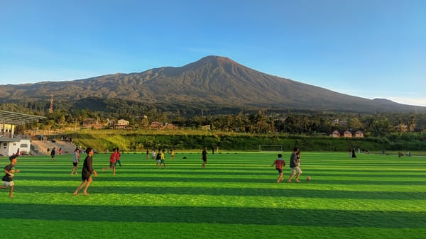 Menendang Bola di Kaki Gunung Slamet: Sensasi Sport Tourism di B23 Soccerfield