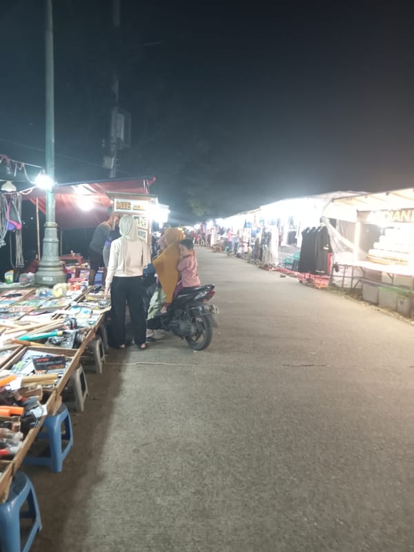 PKL Berusaha Bertahan Di Tengah Ekonomi Menantang Jelang Lebaran 2026