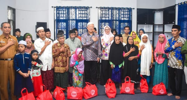 Bersama Konjen Tiongkok, LKKS NTB Salurkan Paket Sembako kepada Kelompok Masyarakat Rentan di Kota Mataram