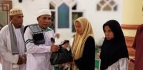 Kemenag Tidore Santuni Kaum Duafa Pada Safari Ramadhan di Dowora