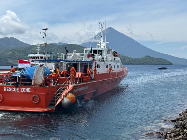 KM. Jolor 01 Mati Mesin di Perairan Pulau Miskin Halsel, KN. SAR Pandudewanata Evakuasi Korban