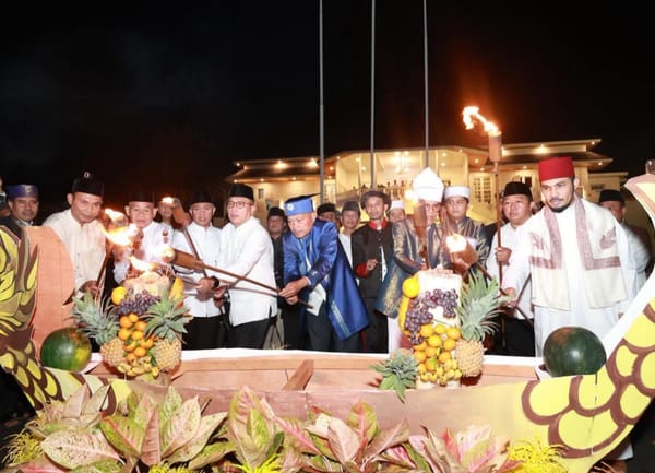 Malam Lailatul Qadar Dengan Festival Ela-ela di Kedaton Kesultanan Ternate