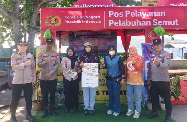 Promosi Program Genting PKB/PLKB Kota Ternate Bagikan Kalender 2026 di Posko Pelabuhan Mangga Dua