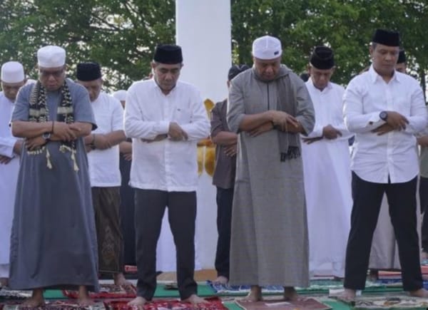Wali Kota Tidore Sholat Idulfitri Bersama Warga, Suasana Khidmat Penuh Kebersamaan