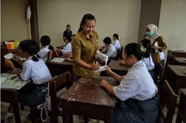 Siswi Rentan Anemia, Puskesmas Bukit Hindu Bagikan Tablet Tambah Darah di Sekolah
