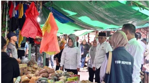 Pemkab Kobar Pantau Pasar Indrasari, Pastikan Harga Sembako Tetap Stabil Jelang Lebaran