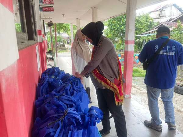 Polres Tabalong Distribusikan MBG Hari Ke 25, Layani 1.994 Penerima Manfaat Sekolah dan Posyandu