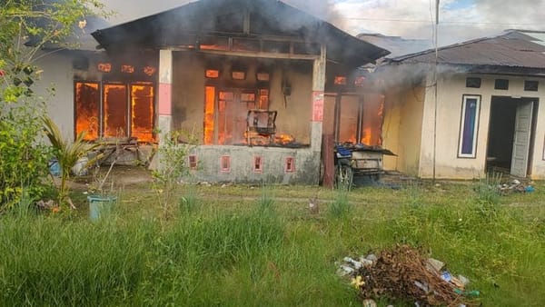Tiga Unit Rumah Hangus Terbakar Damkar Padang Turunkan 80 Personil